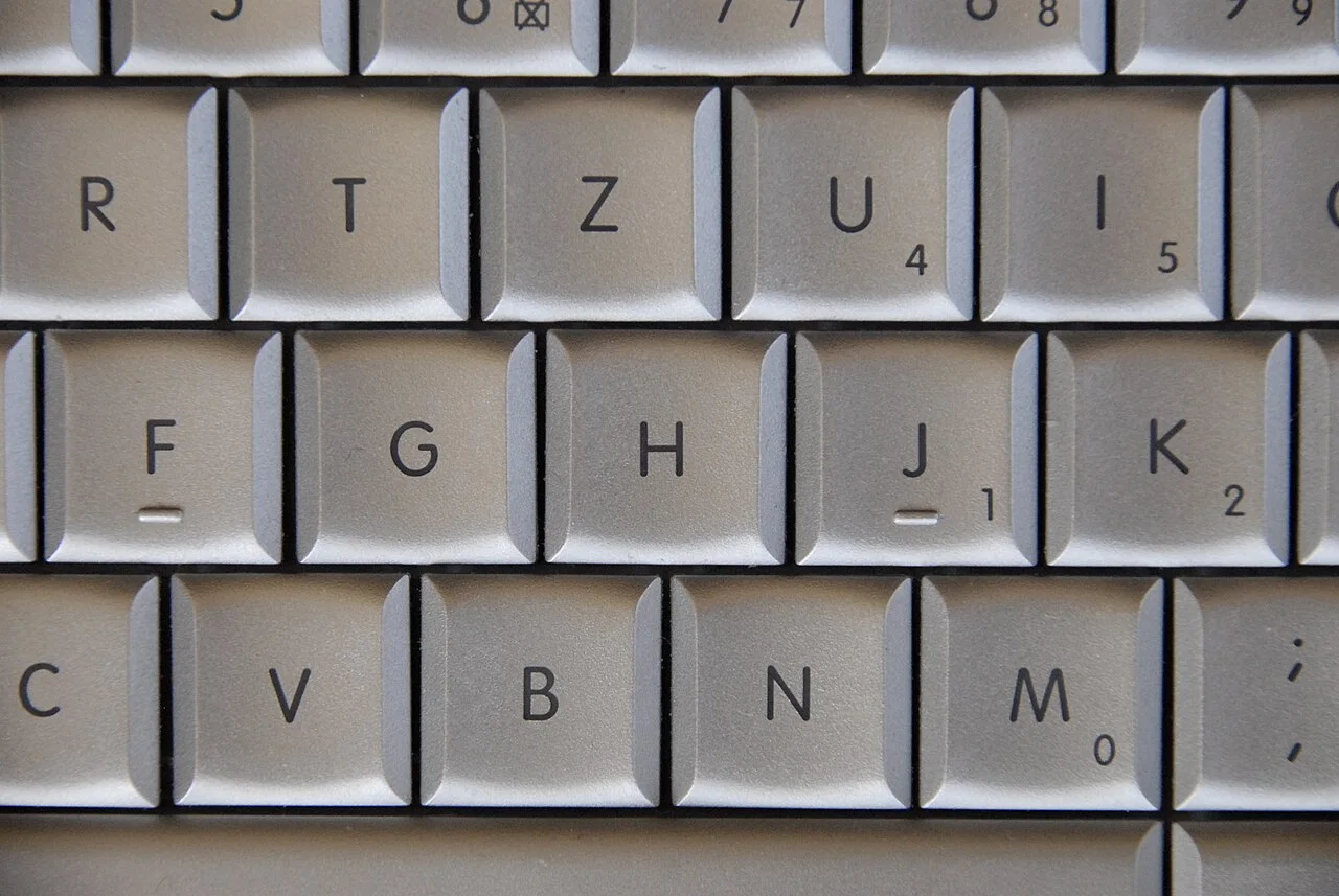 Detalle de un teclado de portátil.