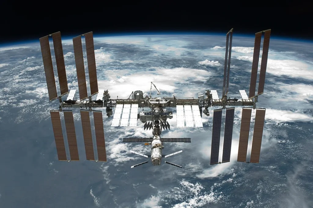 Estación Espacial Internacional fotografiada desde el espacio.