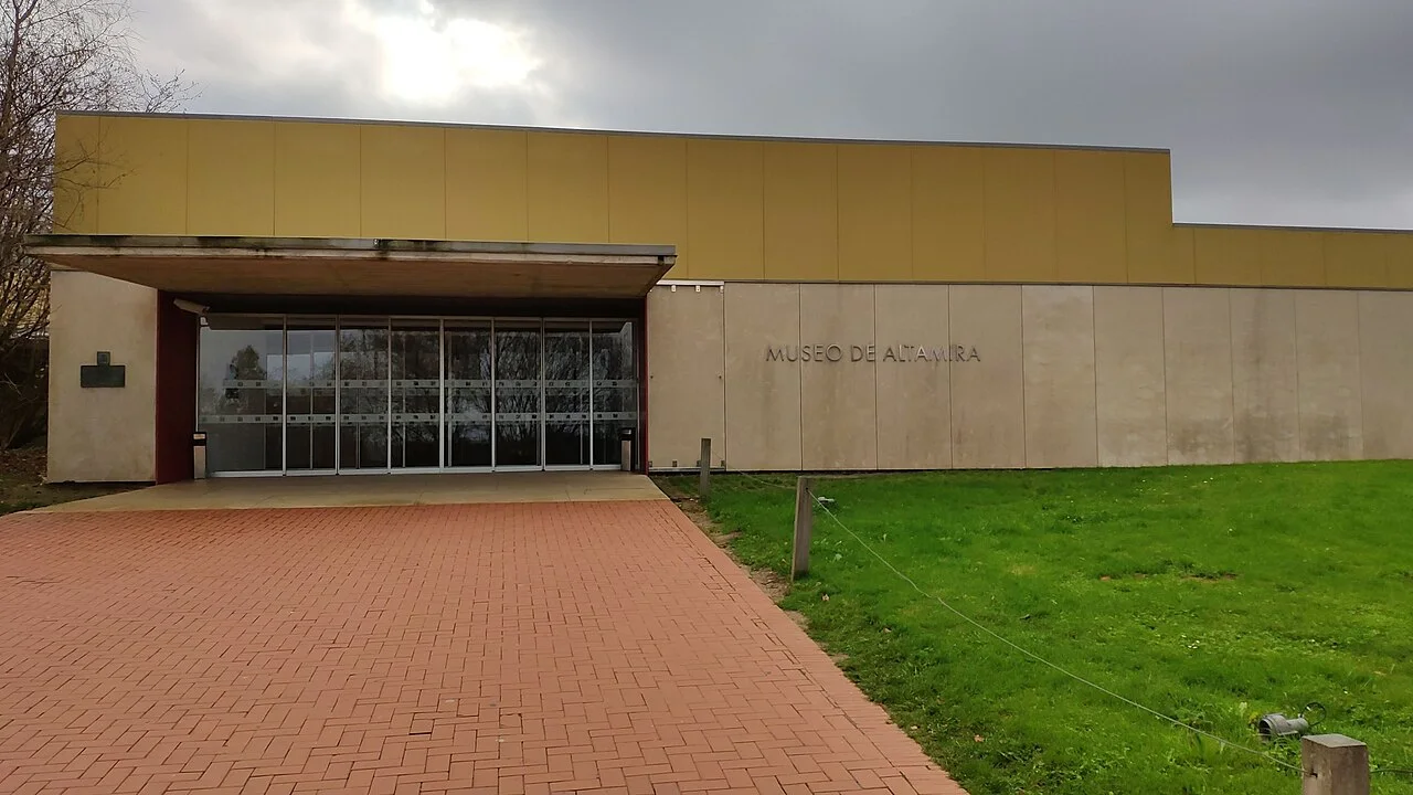 Museo de Altamira, dedicado a conservar y divulgar el patrimonio de la cueva.