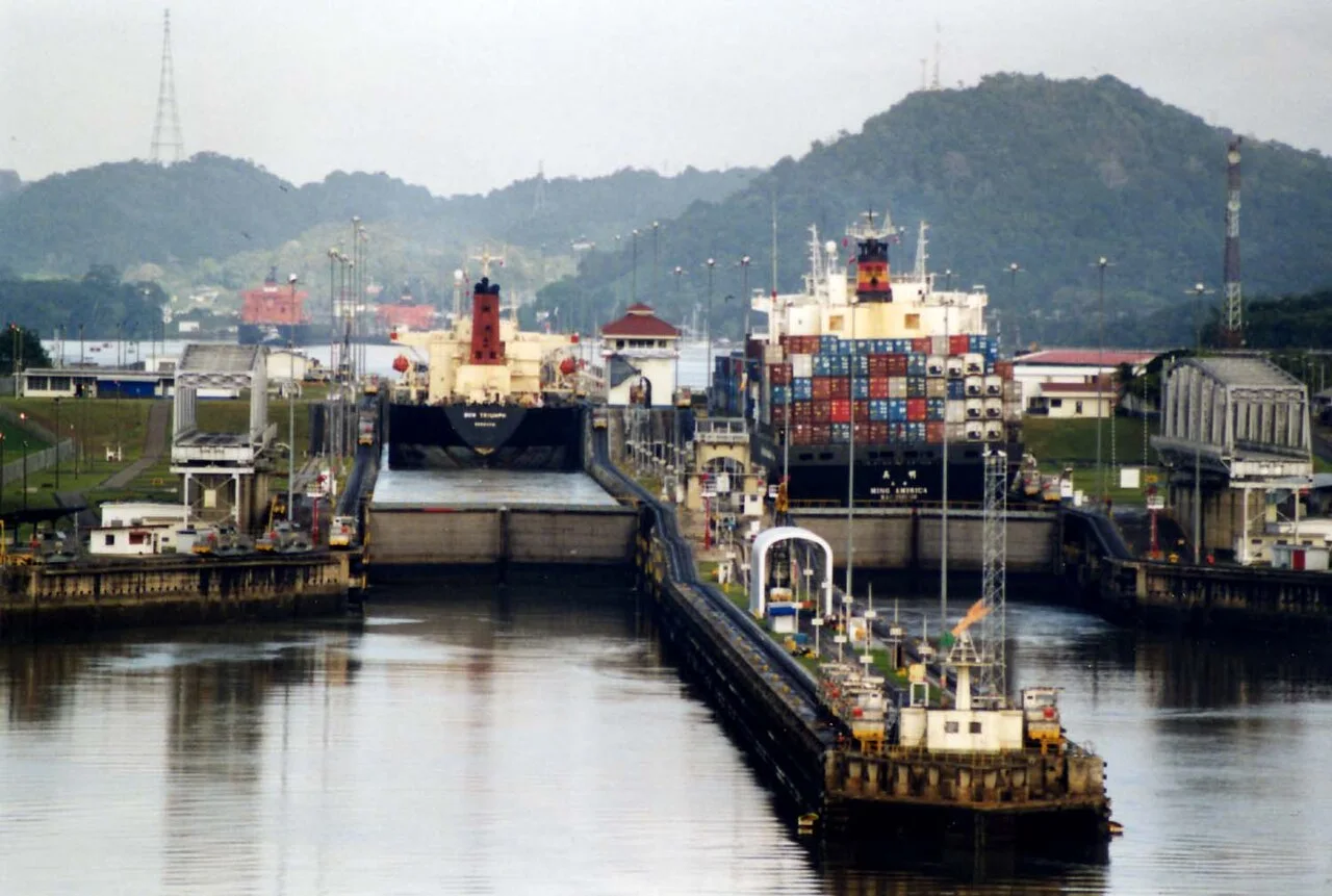 Esclusas de Miraflores en el canal de Panamá.