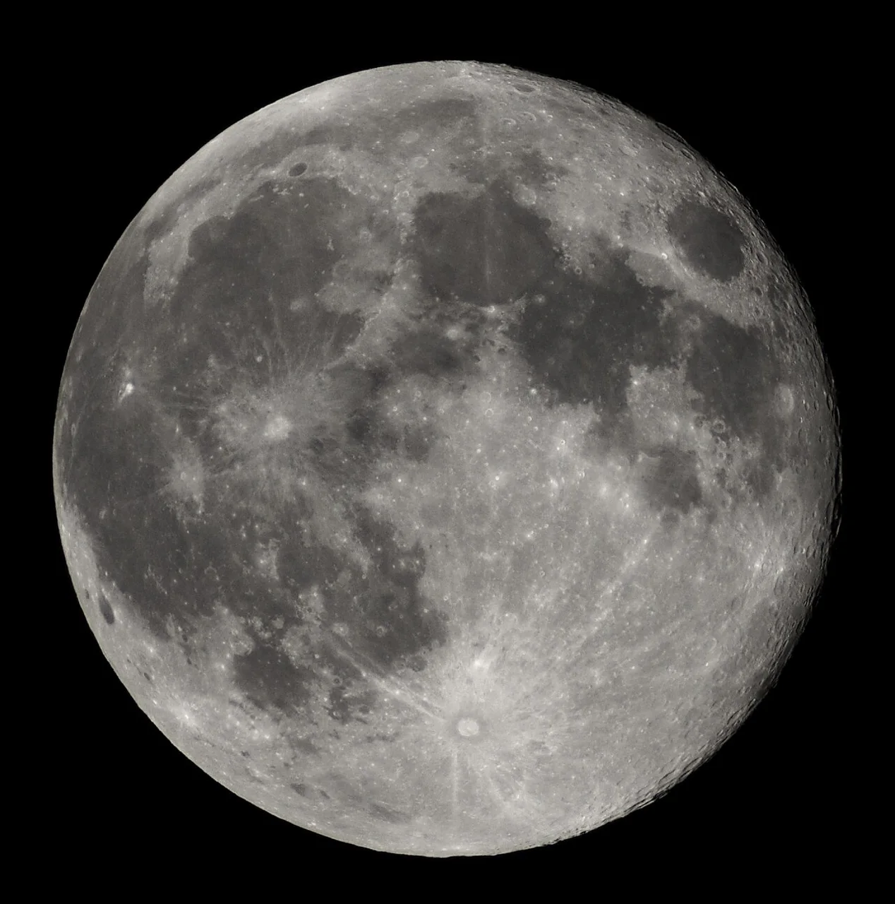 La Luna llena fotografiada desde la Tierra.