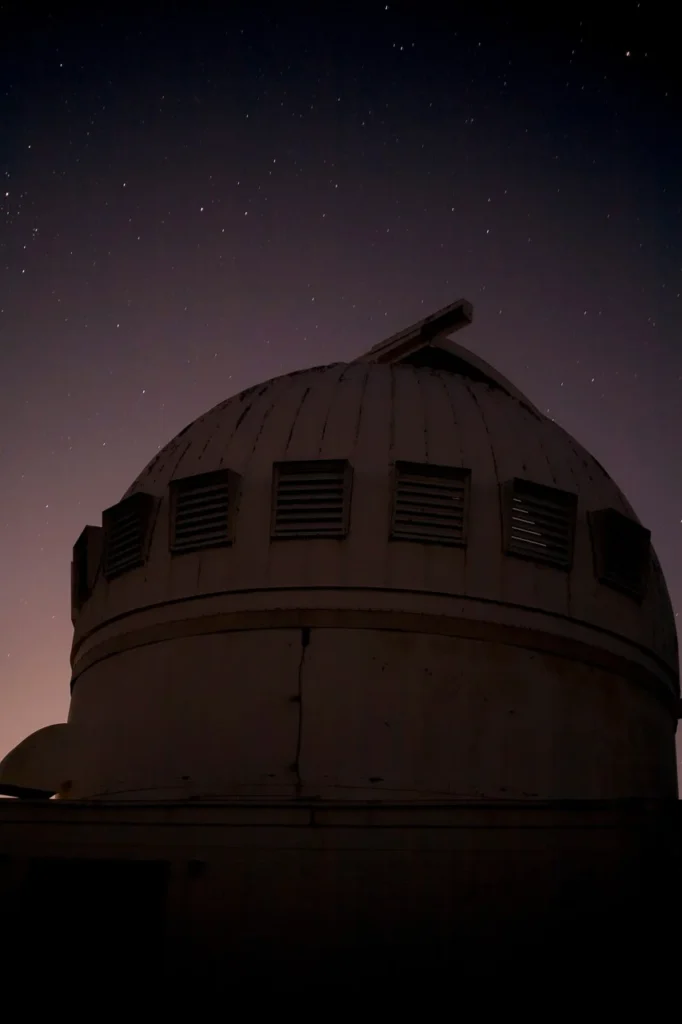 Telescopio de un observatorio astronómico.