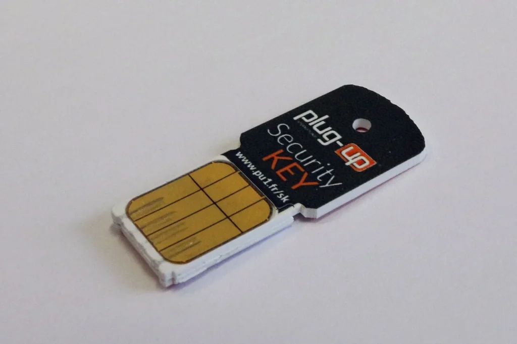 Llave de seguridad compatible con autenticación FIDO.