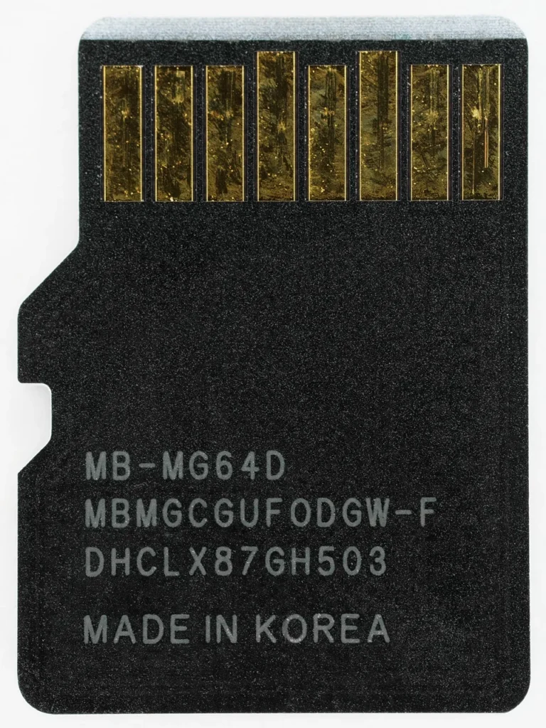 Tarjeta microSD, como contexto sobre almacenamiento en dispositivos móviles.