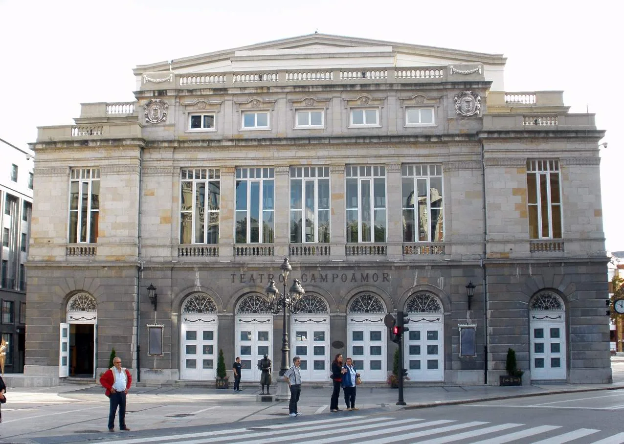 Fachada del Teatro Campoamor de Oviedo.