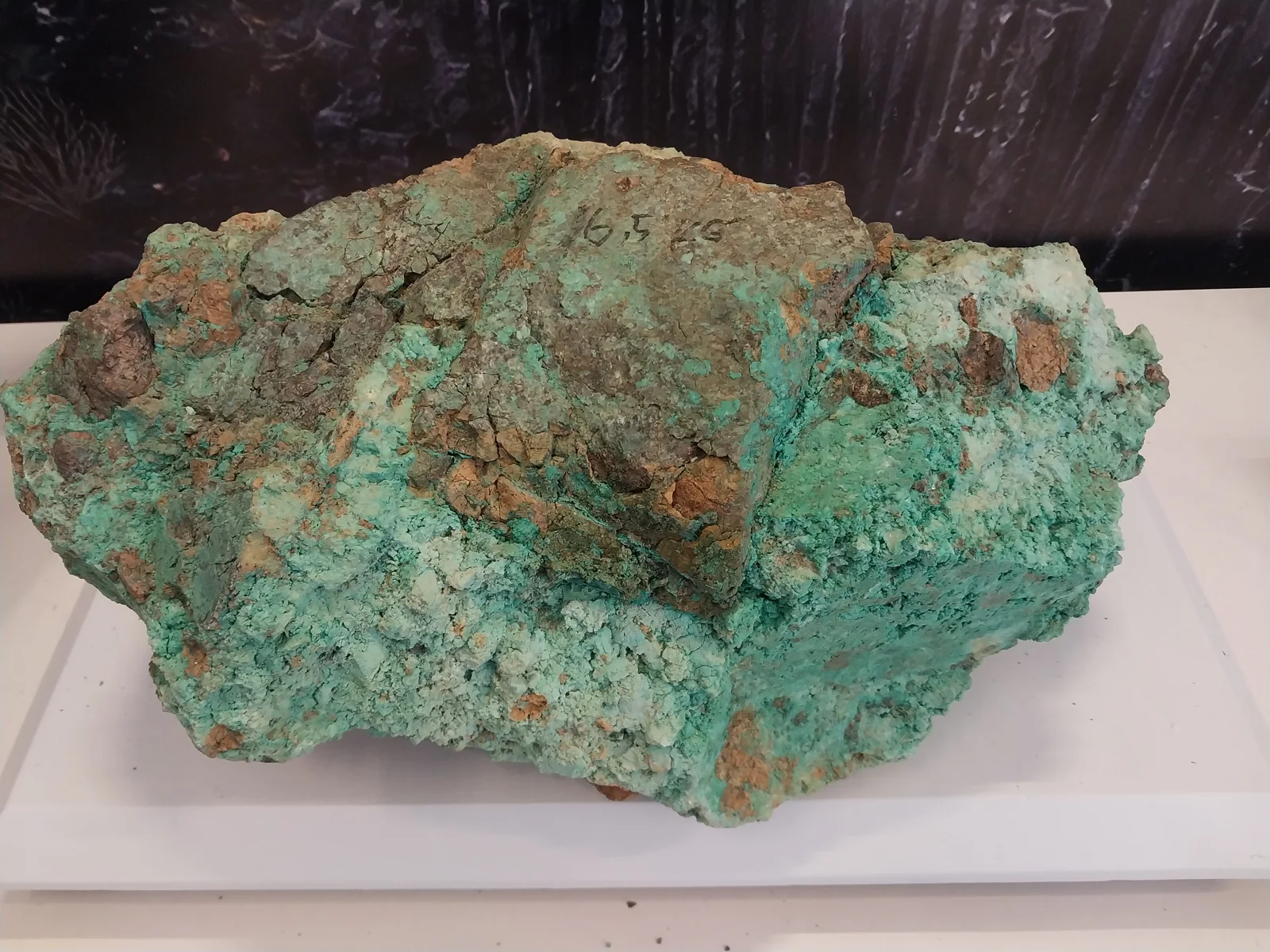 Muestra de garnierita, un mineral de níquel procedente de Sulawesi