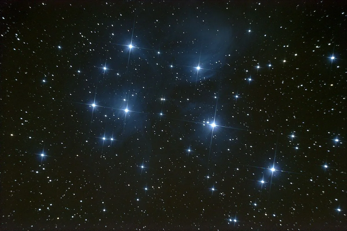 Fotografía astronómica del cúmulo de las Pléyades, M45