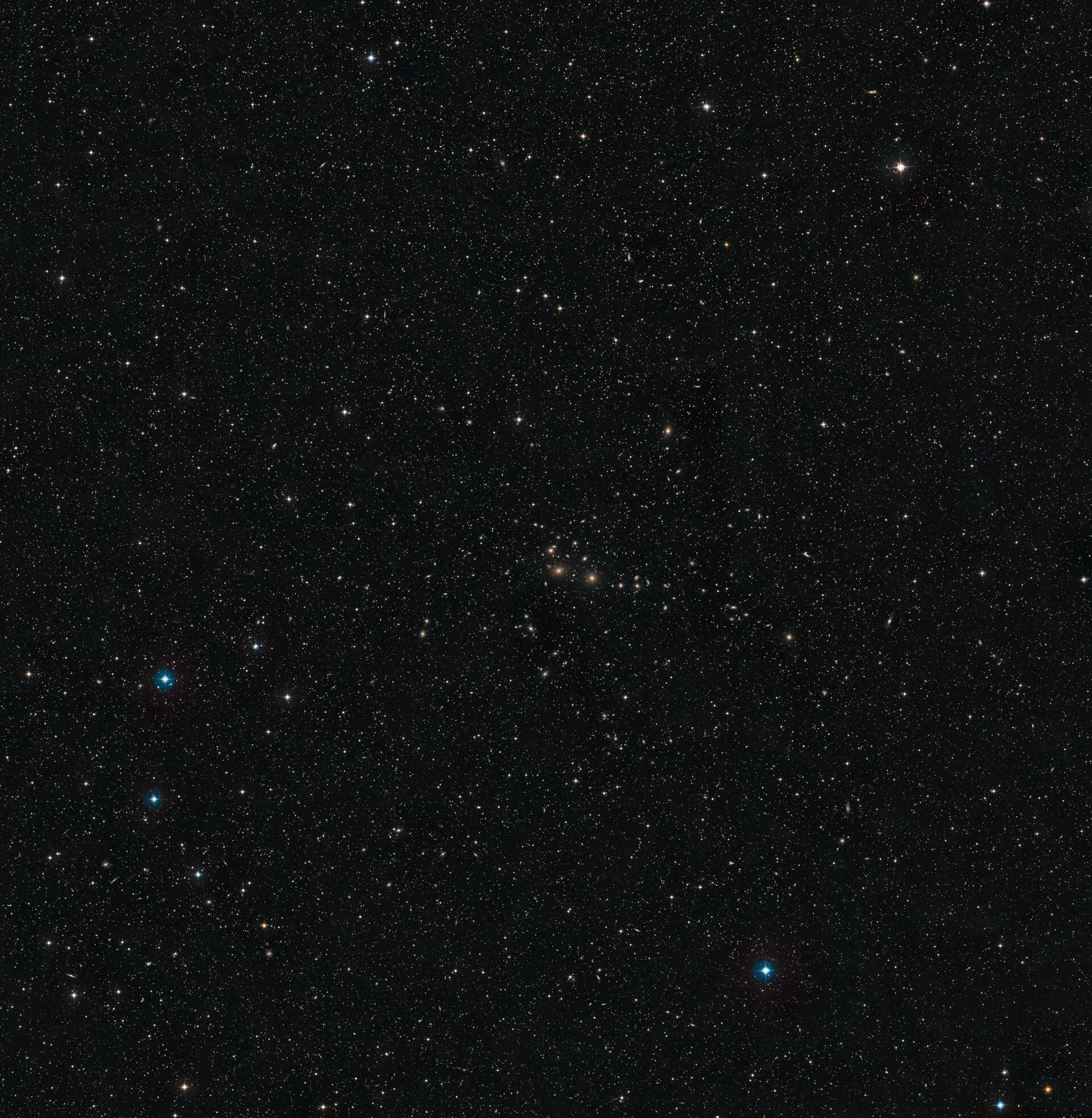 Campo de galaxias del cúmulo de Perseo en una imagen astronómica.