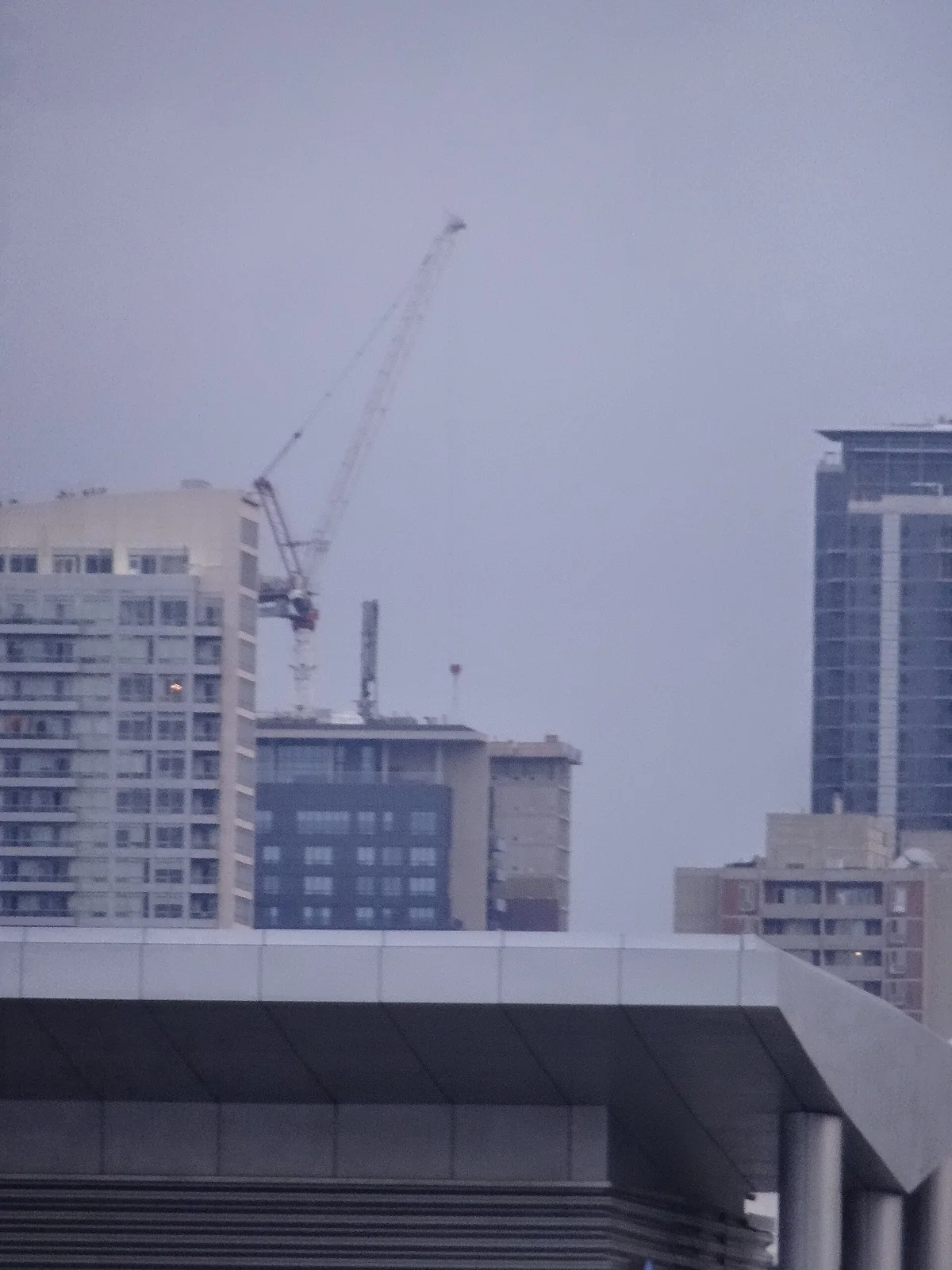 Grúa de construcción en el horizonte de Toronto en 2017.