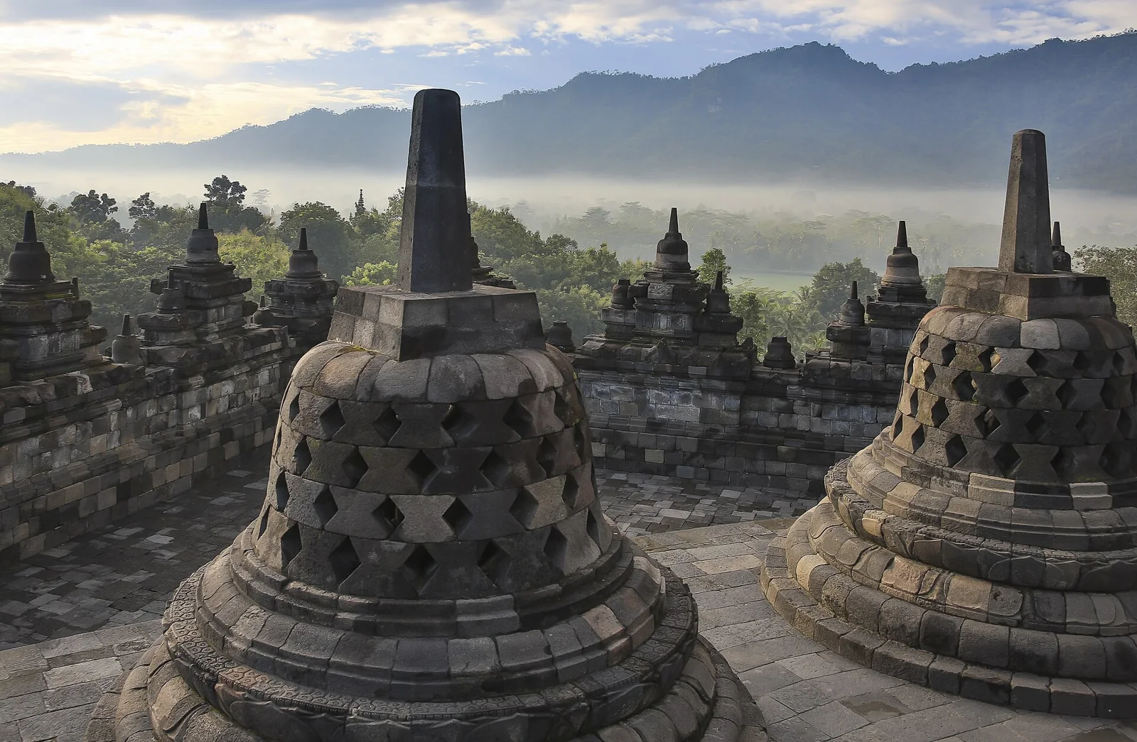 Estupas y plataformas de Borobudur, Java, Indonesia.