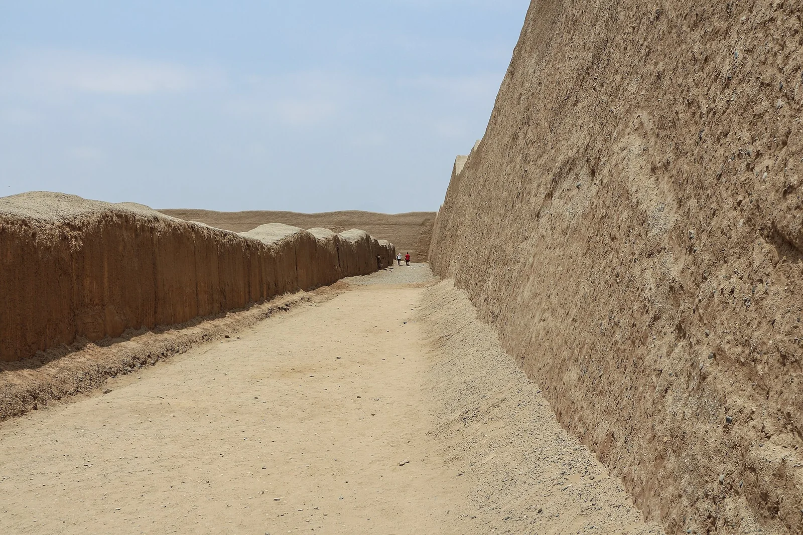 Muros y recintos de Chan Chan, Perú.