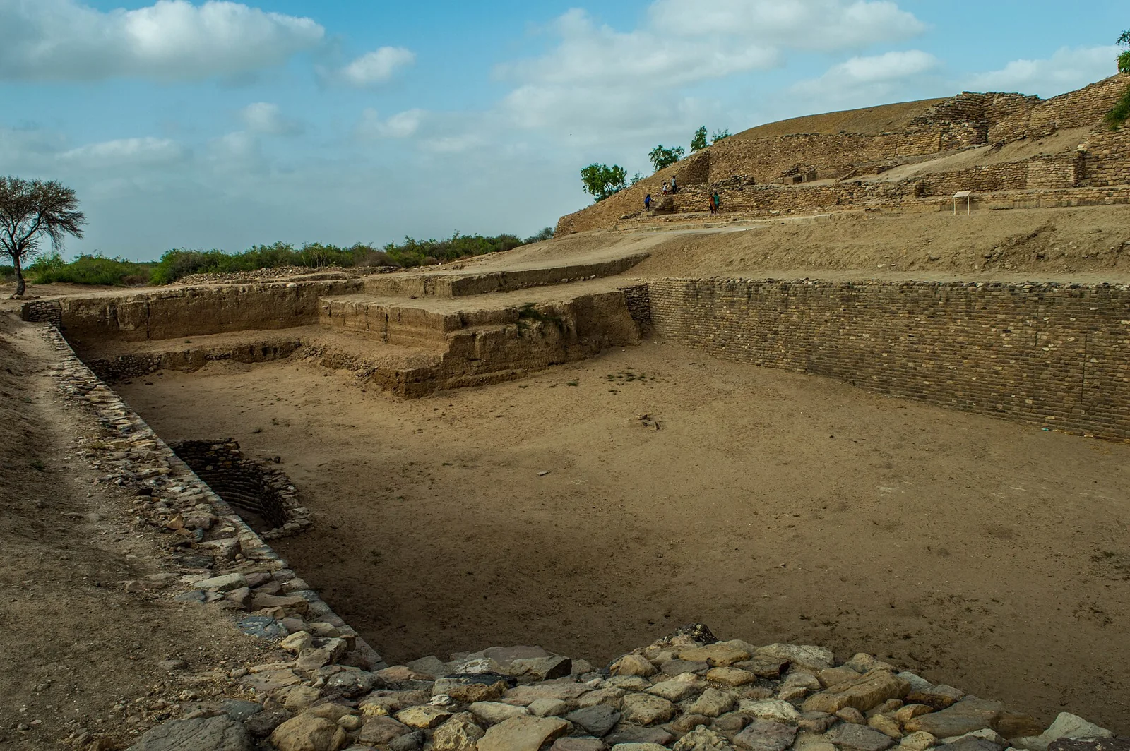 Depósito de agua del yacimiento de Dholavira, Gujarat, India.