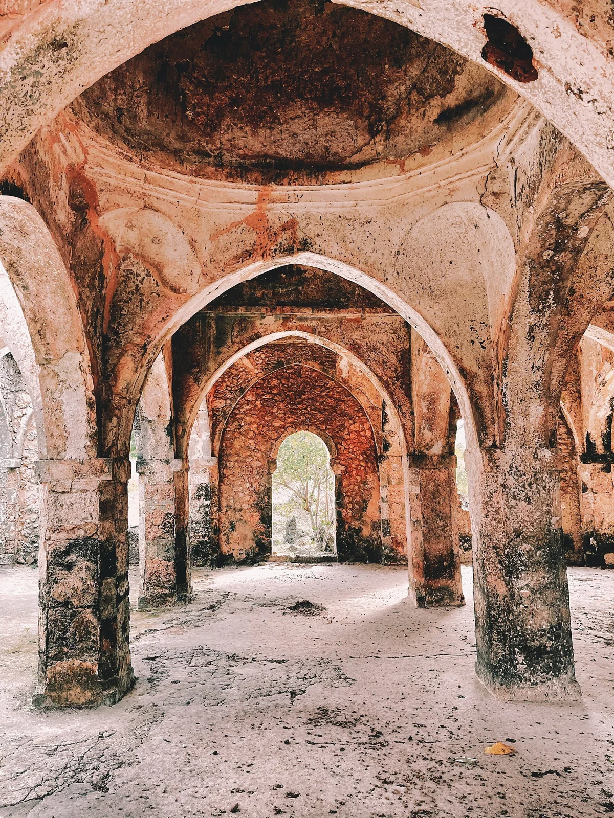 Restos de la Gran Mezquita de Kilwa Kisiwani, Tanzania.