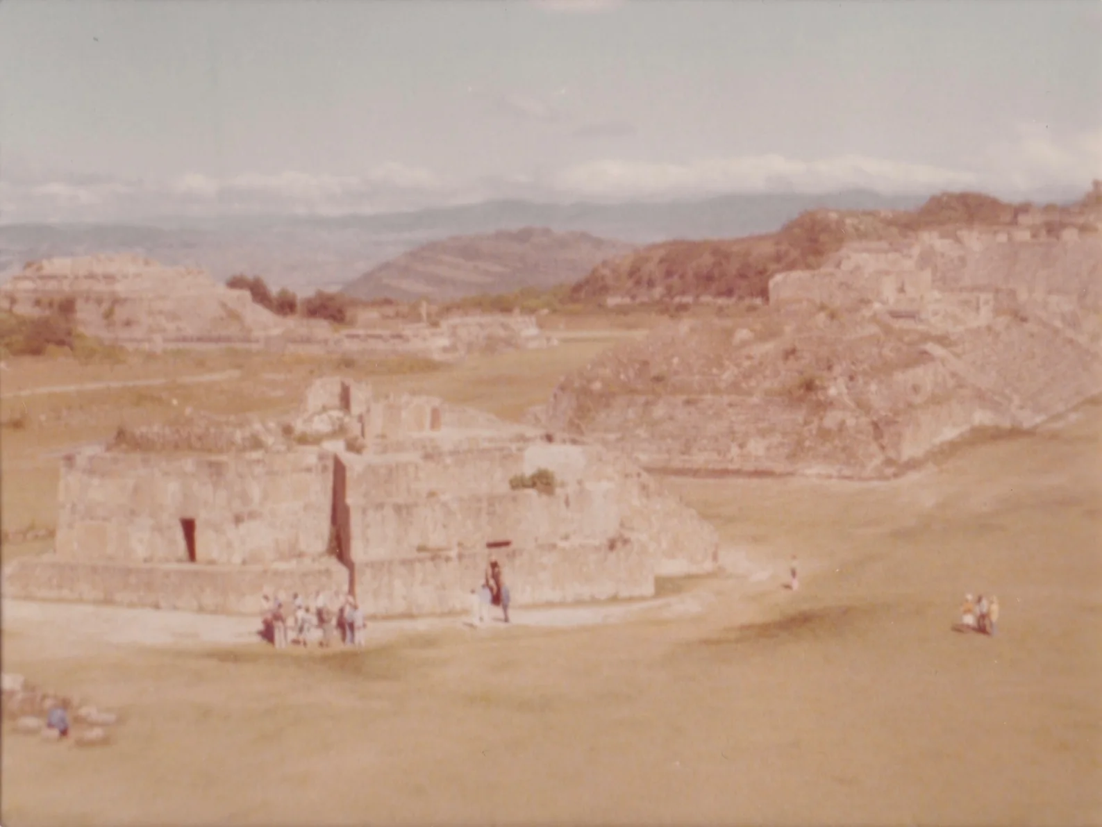 Ruinas de Monte Albán fotografiadas en 1976, Oaxaca, México.