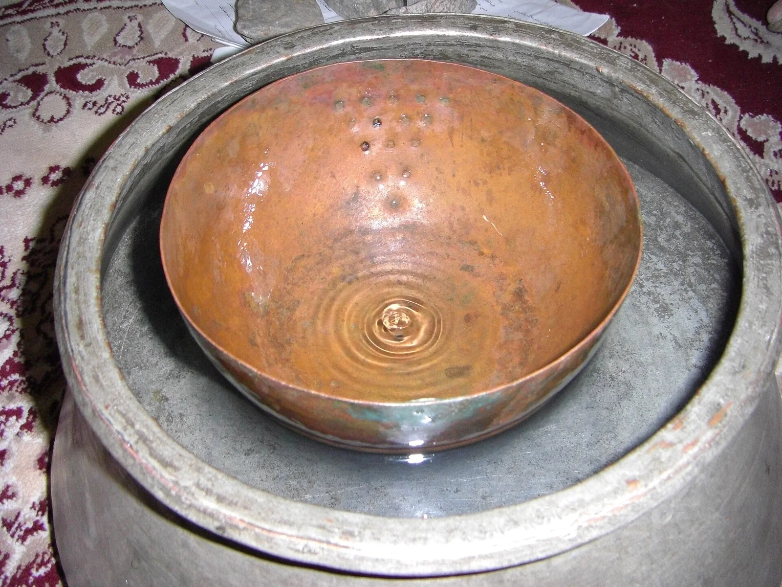 Reloj de agua relacionado con el reparto del agua de un qanat en Gonabad, Irán.
