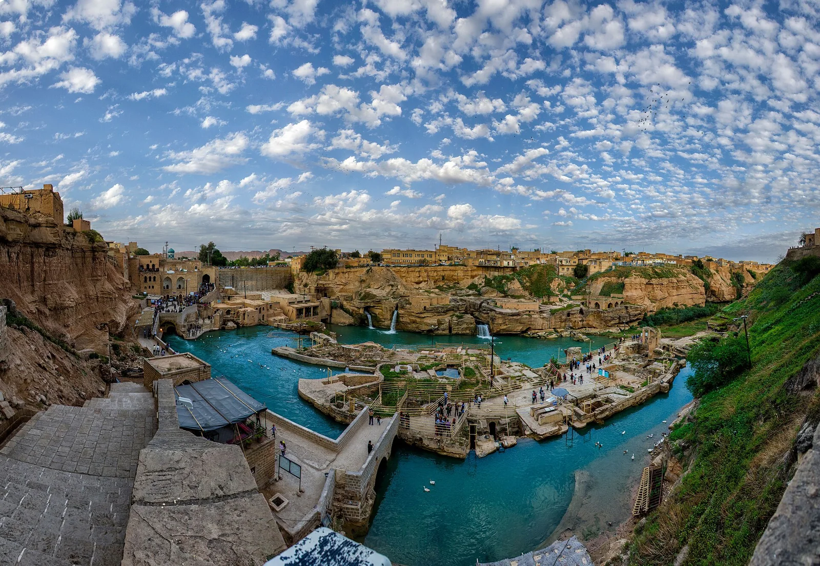 Panorámica del sistema hidráulico histórico de Shushtar, Irán.