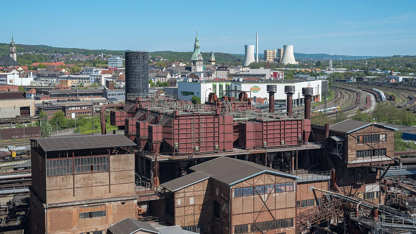 Instalaciones de la siderurgia de Völklingen vistas desde una plataforma, Alemania.