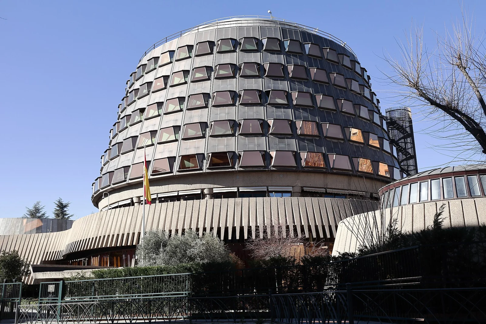 Exterior del edificio del Tribunal Constitucional en Madrid.