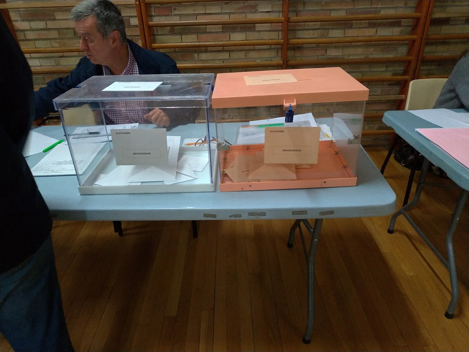 Urnas para las elecciones al Congreso y al Senado en Madrid.