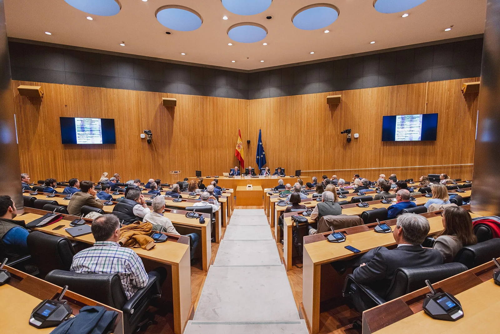 Sala Ernest Lluch del Congreso con asistentes sentados.
