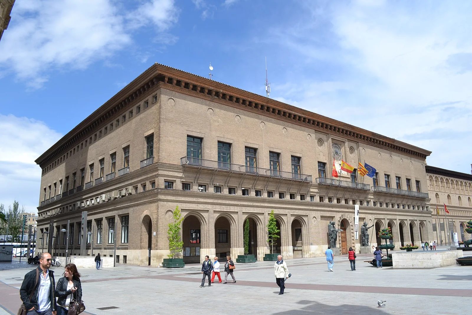 Fachada del Ayuntamiento de Zaragoza.