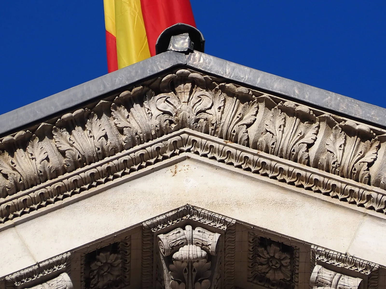 Frontón de la fachada del Congreso de los Diputados.