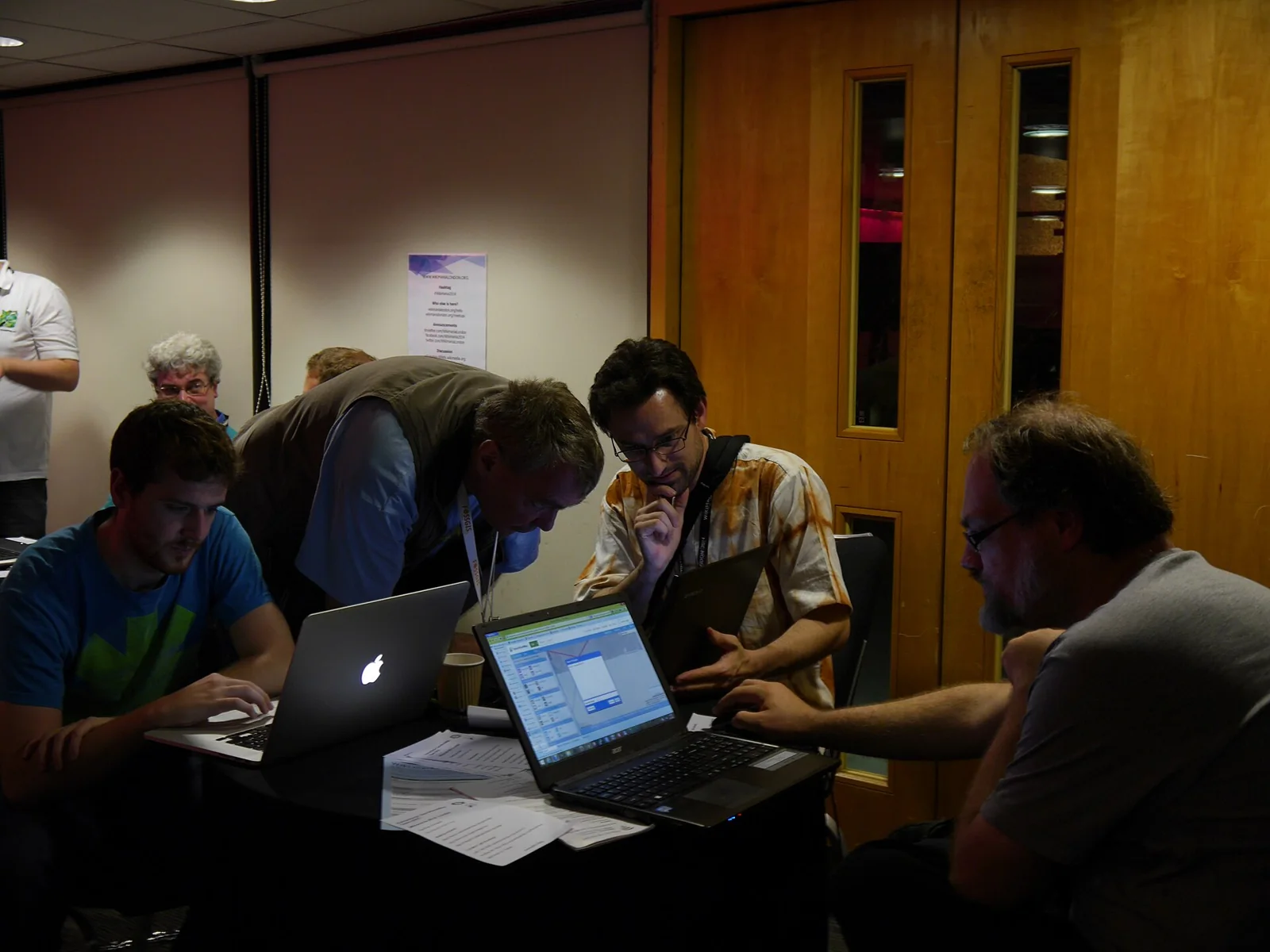 Participantes en un taller de cartografía colaborativa.