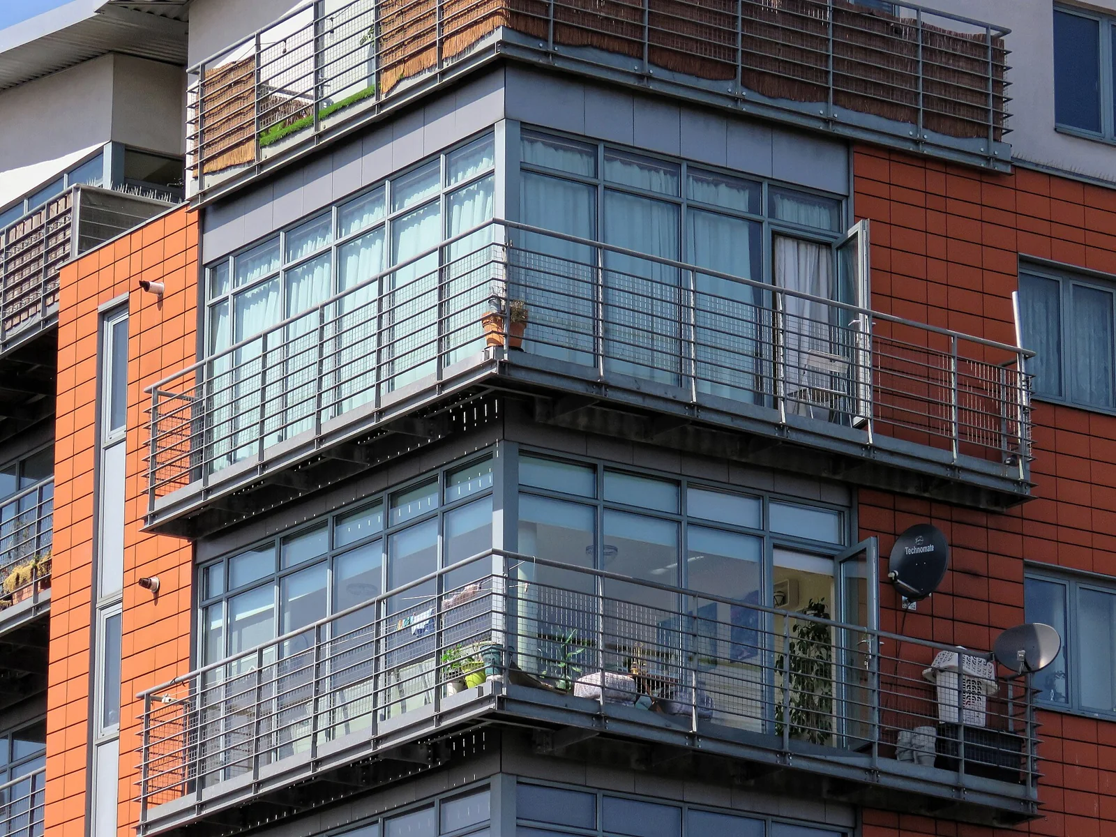 Balcones de un bloque de viviendas.