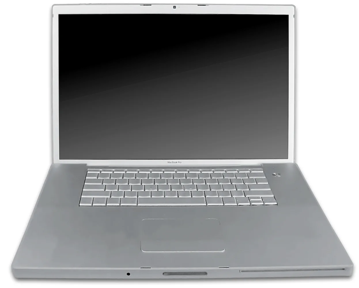 Portátil MacBook abierto sobre fondo blanco.