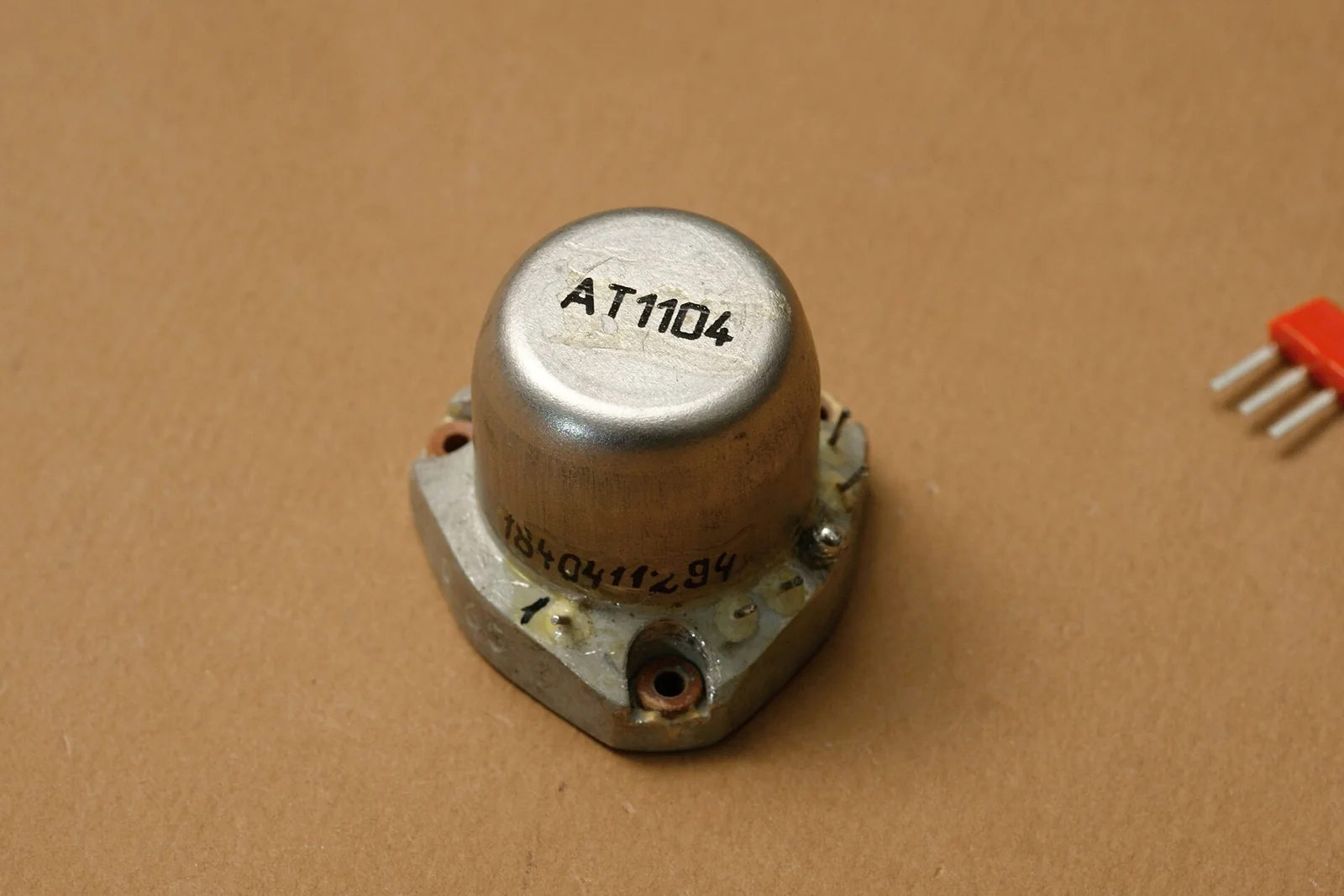 Acelerómetro AT1104.