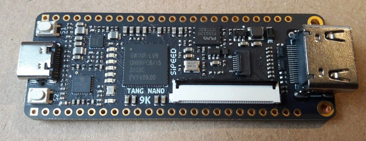 Placa de desarrollo Sipeed Tang Nano 9K con FPGA.