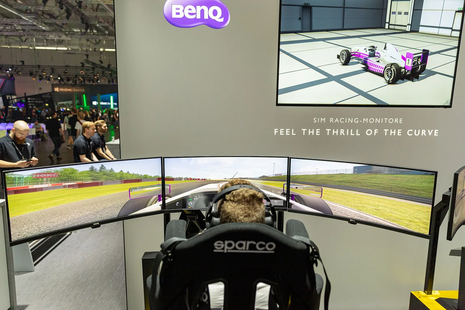 Monitor curvo BenQ expuesto en Gamescom 2019.