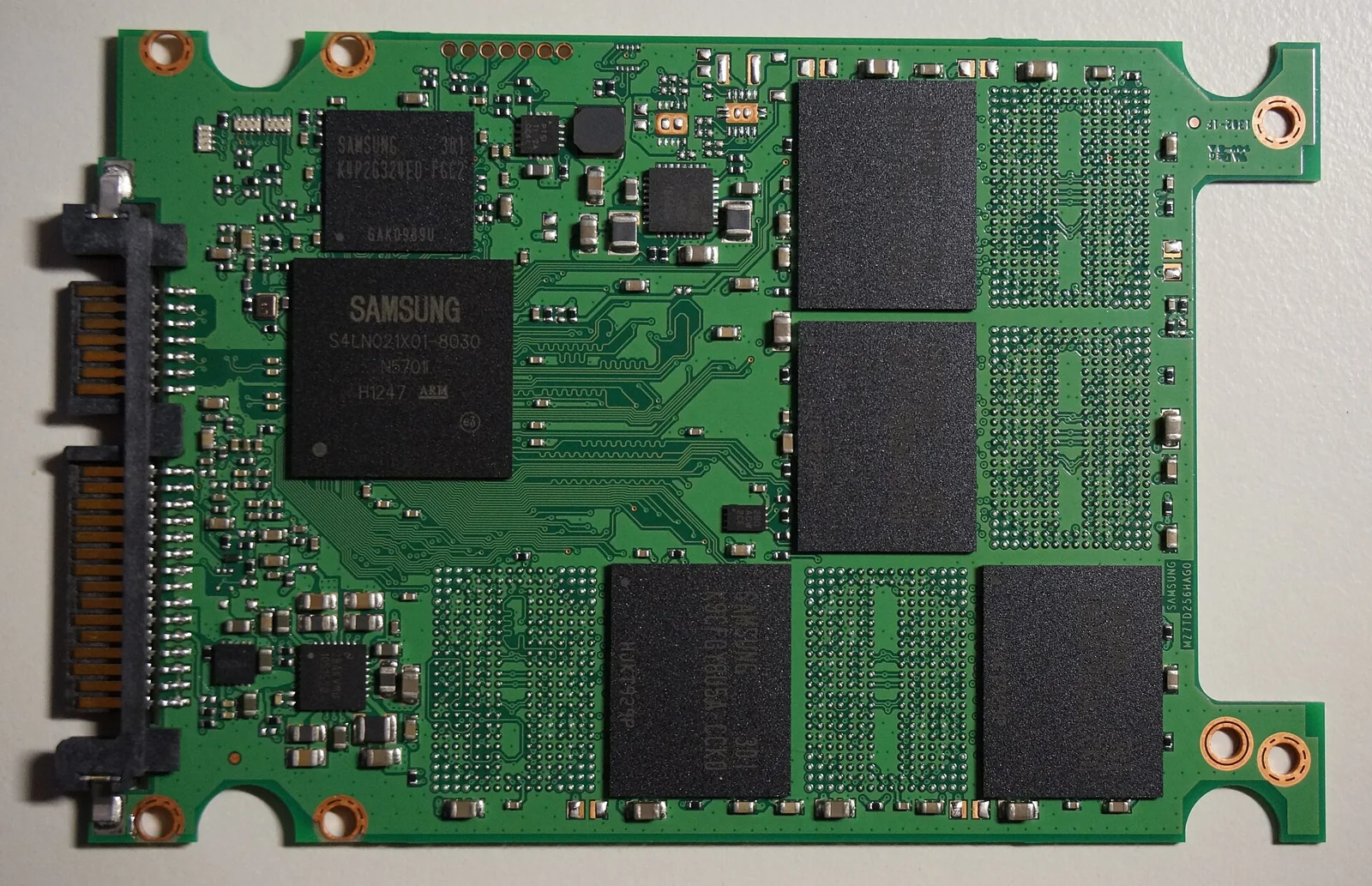 Placa de un SSD Samsung de la serie 840.