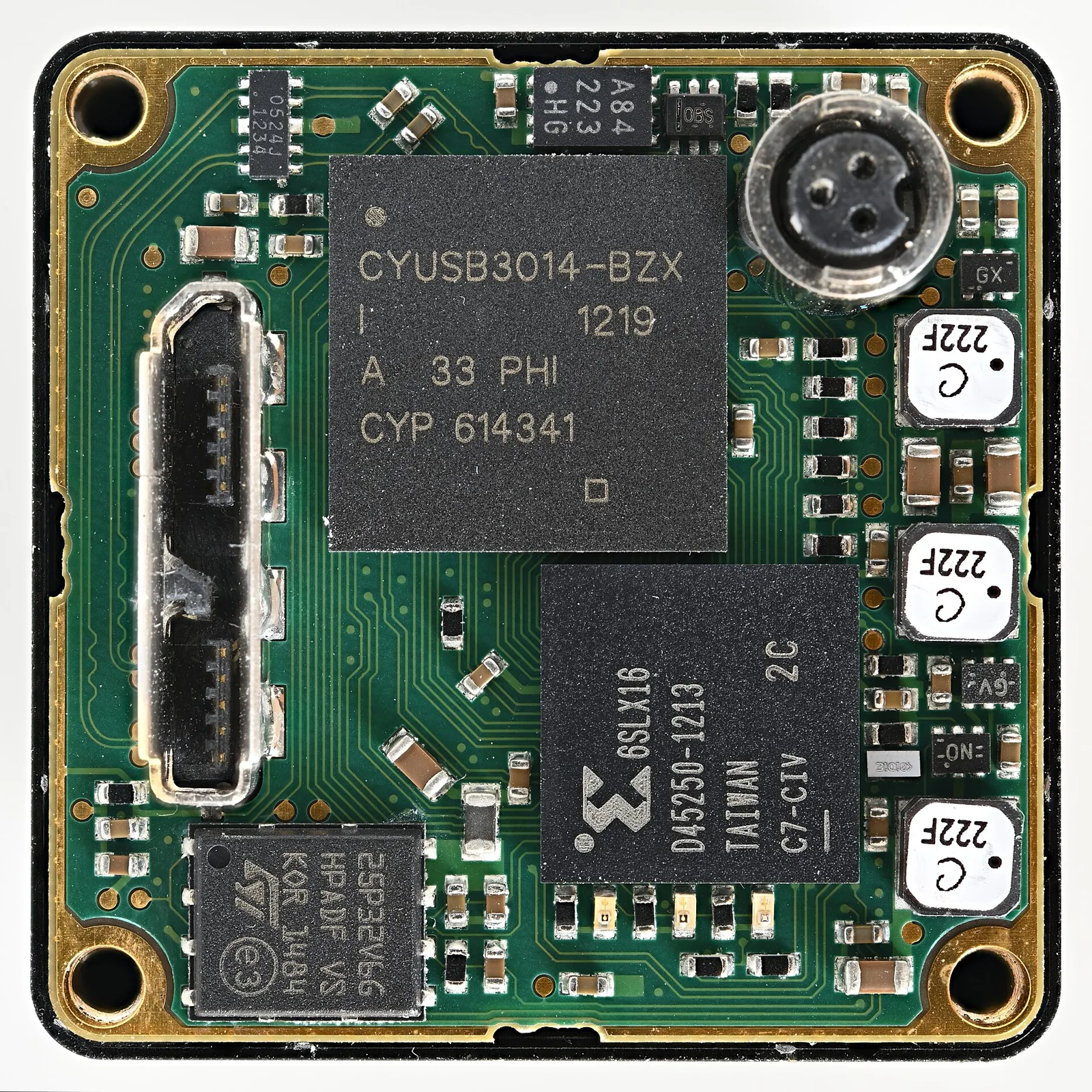 Placa de una cámara industrial Ximea MQ042CG-CM.