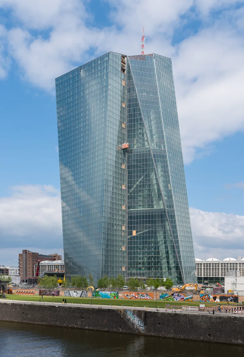 Sede del BCE durante su construcción en Fráncfort en 2014