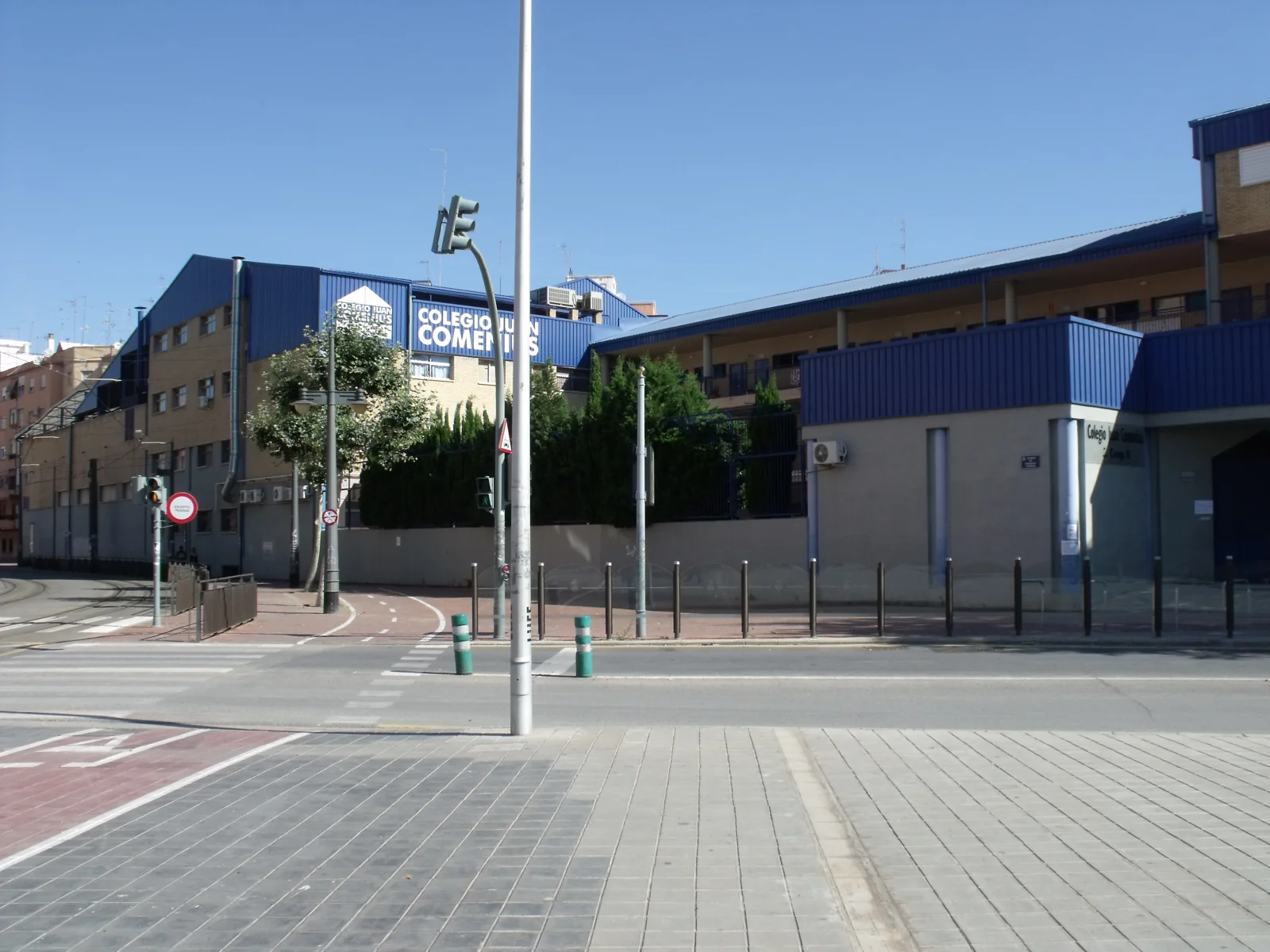 Fachada del colegio Comenius de València