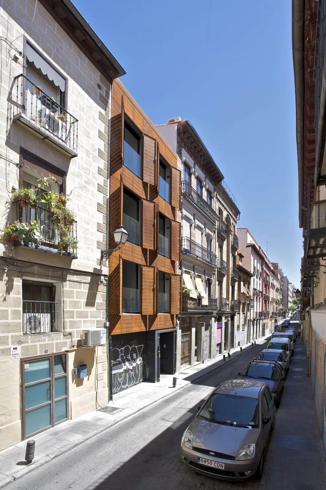 Edificios residenciales en una calle de España